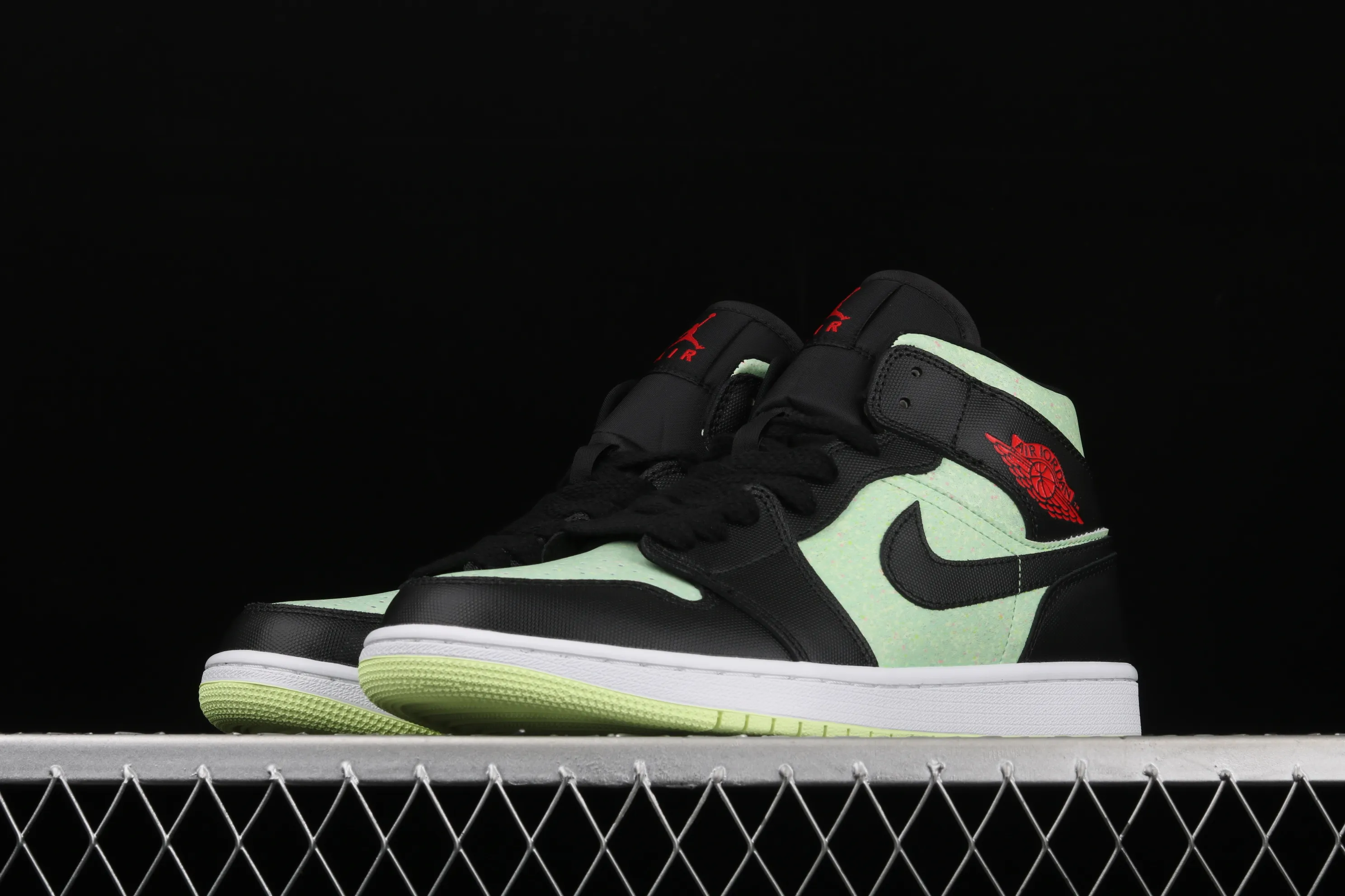 All categories Air Jordan Jordan series basketball shoes Air Jordan 1 Mid Air Jordan 1 Mid SE Barely Colt AJ1 Joe 1 Zhongbang basketball shoes CV5276-003